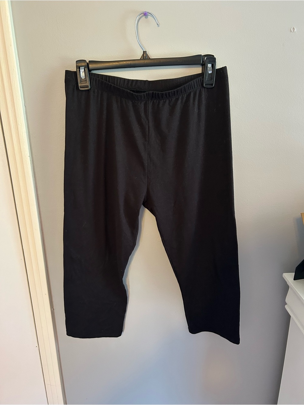 Everyday Black Stretch Capri Leggings